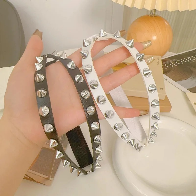 Doppelreihiger Kegelnieten-Bei – Qualiti Body Jewelry Bewertung und Preis