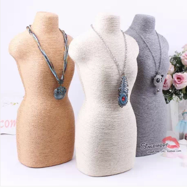Modischer weißer Schmuck-Büste – Body Jewelry Plus Bewertung und Preis