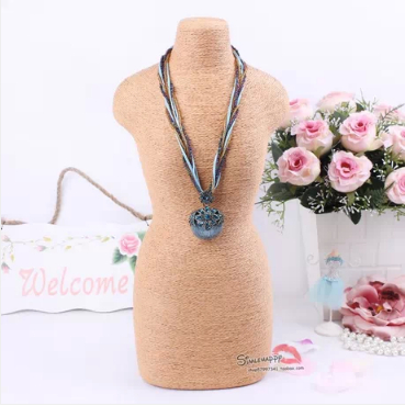 Modischer weißer Schmuck-Büste – Body Jewelry Plus Bewertung und Preis